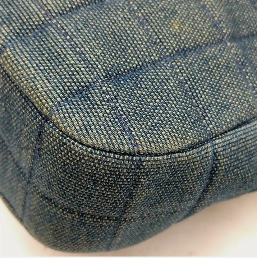 CHANEL Blue Denim Flap Handbag - Picture 5 of 10